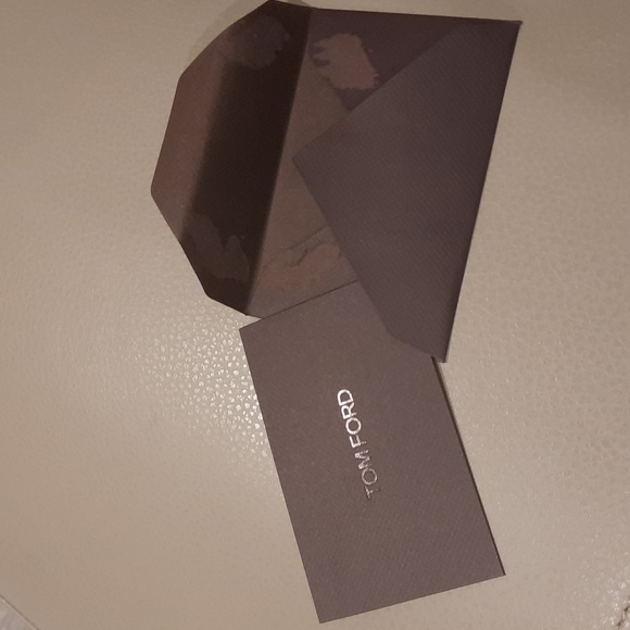 Tom Ford brown glasses case and cloth - Picture 8 of 10